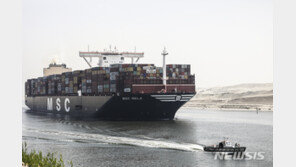 수에즈운하, 엔진고장 유조선에 또 잠깐 막혀…정상 운행 재개