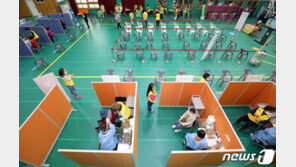 “韓 이대론 안된다”…영국·이스라엘 ‘집단면역’ 실험하는데