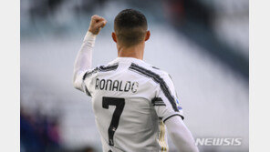 호날두 모친 “아들, 다음 시즌 스포르팅서 뛰게 하겠다”