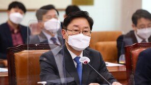 [사설]정권에 불리한 피의사실 유출만 문제 삼는 朴 법무