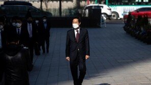 오세훈, 인수인계서에 첫 사인…“다 숙제고 공부할 것들이네”