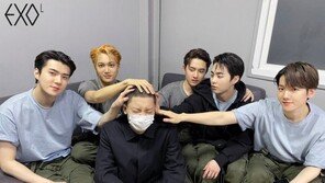 엑소 찬열, 삭발 사진 공개…멤버들과 함께 훈훈 인증샷