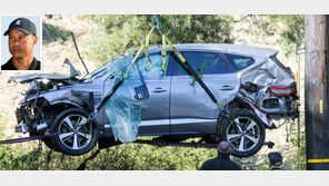 ‘140km 액셀’… 우즈 車전복사고 원인은 과속