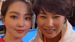 당구여신 차유람, 박세리와 인증샷…미모 눈길