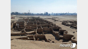 이집트 신들의 계곡 모래속 3000년 전 ‘황금도시’ 발견