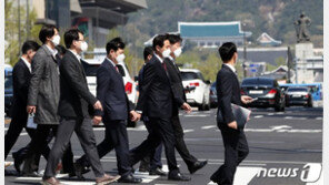文대통령, 내주 오세훈 서울시장 ‘취임 축하난’ 보낸다