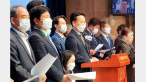 [사설]與, 소수 親文 지지층에 휘둘려선 멀어진 민심 못 돌린다