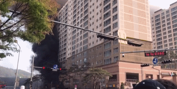 “폭발음 들렸다”…남양주 주상복합 건물서 큰 불 [영상]