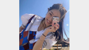 황신혜·이진이, ‘모전여전 미모’ 뽐내며 목장 나들이