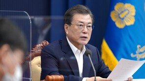 경제장관들 불러 모으는 문대통령…부동산 정책 기조변화 주목