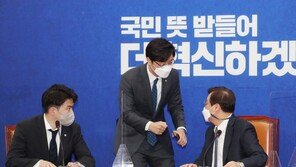 與 ‘초선 5인방’ 장철민 “예상보다 많은 항의…전화 사용하기 힘들 정도”