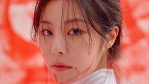 마마무 휘인, 1년7개월 만에 솔로 앨범…‘레드’
