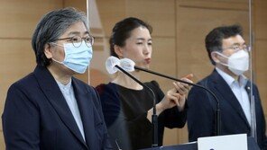 ‘AZ 이어 믿었던 얀센(J&J) 백신 마저’…전세계 백신 수급 ‘비상’