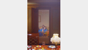 마마무 휘인, 신곡 ‘워터 컬러’로 국내외 차트 점령…솔로 퀸 등극