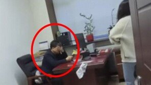 성희롱 일삼는 男상사 찾아가 대걸레로 ‘퍽퍽’…사이다 복수한 中여성