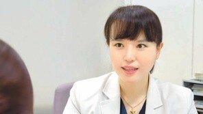 치매 예방하려면 많이 읽고, 씹고, 걸으세요