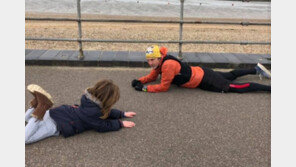 자폐아동 돌발행동에 함께 드러누워 달랜 ‘길바닥 영웅’ 감동