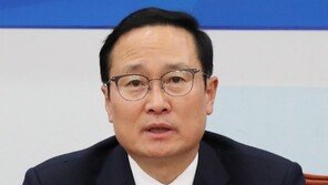 ‘초선 5적’ 등 문자폭탄에…홍영표 “민심으로 본다”