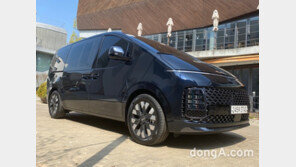 [신차 시승기]높고 긴 스타리아… 휴식에 업무까지 ‘공간의 재발견’