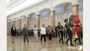 ‘무력 도발’ 없었던 태양절…김정은, 내부 일정 ‘정상 소화’