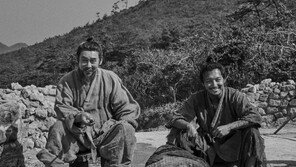 ‘자산어보’ 설경구·변요한, 태풍 몰아치는 섬에 ‘자발적 고립’ 택한 이유