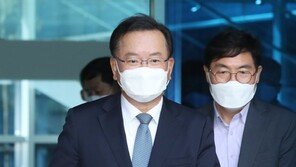 새 총리에 비주류-TK출신 김부겸