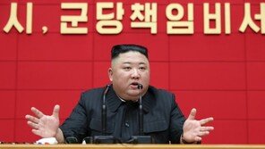 북한, 김정은 집권 10년 상기하며 “세상에 한 명 뿐인 어버이” 강조