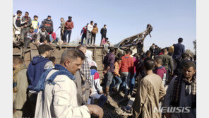 이집트서 여객열차 탈선사고로 최소 11명 사망 100명 부상