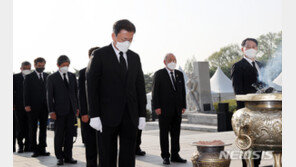 文 “4·19혁명, 민주주의 심은 날…성숙함 향해 나아가야”