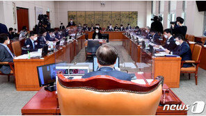 최강욱 대표발의한 ‘언론중재법’…정부·野 한목소리로 “곤란”