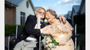 둘이 합쳐 193세 신혼부부 탄생…“다시 젊어진 느낌”