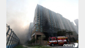 남양주 주상복합 화재 열흘째…대피소·모텔 전전하는 피해 주민들