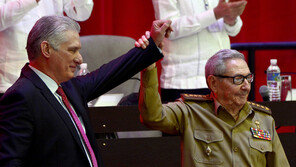 쿠바, 카스트로왕조 종식…디아즈 카넬 새 최고지도자 선출