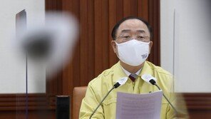 홍남기 “4차유행 막는 데 사력 다하겠다…내주 경찰·소방 접종”