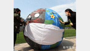 오늘은 지구의 날, 마스크 쓴 지구 위해 소등-채식[청계천 옆 사진관] 