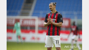 ‘불혹의 공격수’ 즐라탄, AC밀란서 1년 더 뛴다