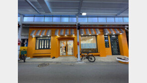 강동구 북카페 도서관 ‘다독다독’… 천호동 전통시장에 2호점 열어