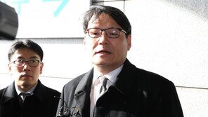 검찰, ‘김학의 출금’ 관련 이광철 민정비서관 피의자 조사