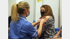 英 코로나 유족들, 특별조사 요구…정부 “지금은 조사보다 대비할 시기”