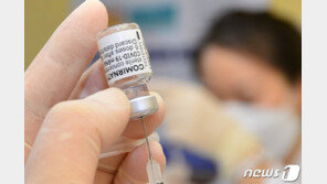 백신 넘쳐나는데 맞을 사람은 없다…美 국민 30% “백신 불신”