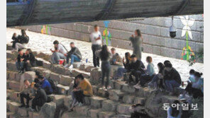 밤 10시 이후 청계천은 거대한 술판으로 변한다