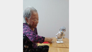 “약 드실 시간이에요”…중랑구 AI 로봇, 치매어르신 돌본다