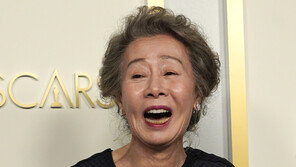 윤여정이 픽한 ‘마마르할림’…오스카 홀린 드레스 가격은?