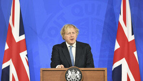 “존슨, 봉쇄하느니 시신 수천구 쌓이게 할 것” 발언 논란