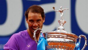 ‘흙신’ 나달, 바르셀로나 오픈 12번째 우승