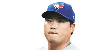 류현진, 62구째 무실점서 허벅지 통증