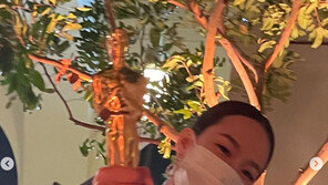 스티븐연 공개한 아카데미 비하인드…트로피 든 윤여정·한예리