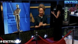 윤여정에 ‘냄새’ 질문한 매체, 사과 없이 ‘쓱’ 삭제 빈축