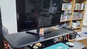 [리뷰] 버튼 누르면 PC가 위로 스윽, 루나랩 전동 스탠딩 책상