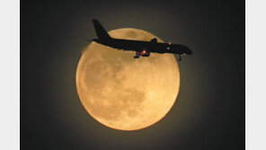  美 ‘슈퍼문’ 휘영청… 한국선 구름 많아 안 보여